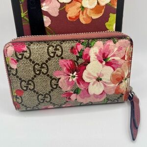 Gucci GG Bloom Compact Zippy Wallet